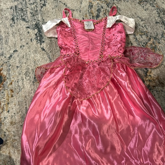 Disney’s beautiful Rapunzel costume in Pink size 5/6 - Picture 1 of 6